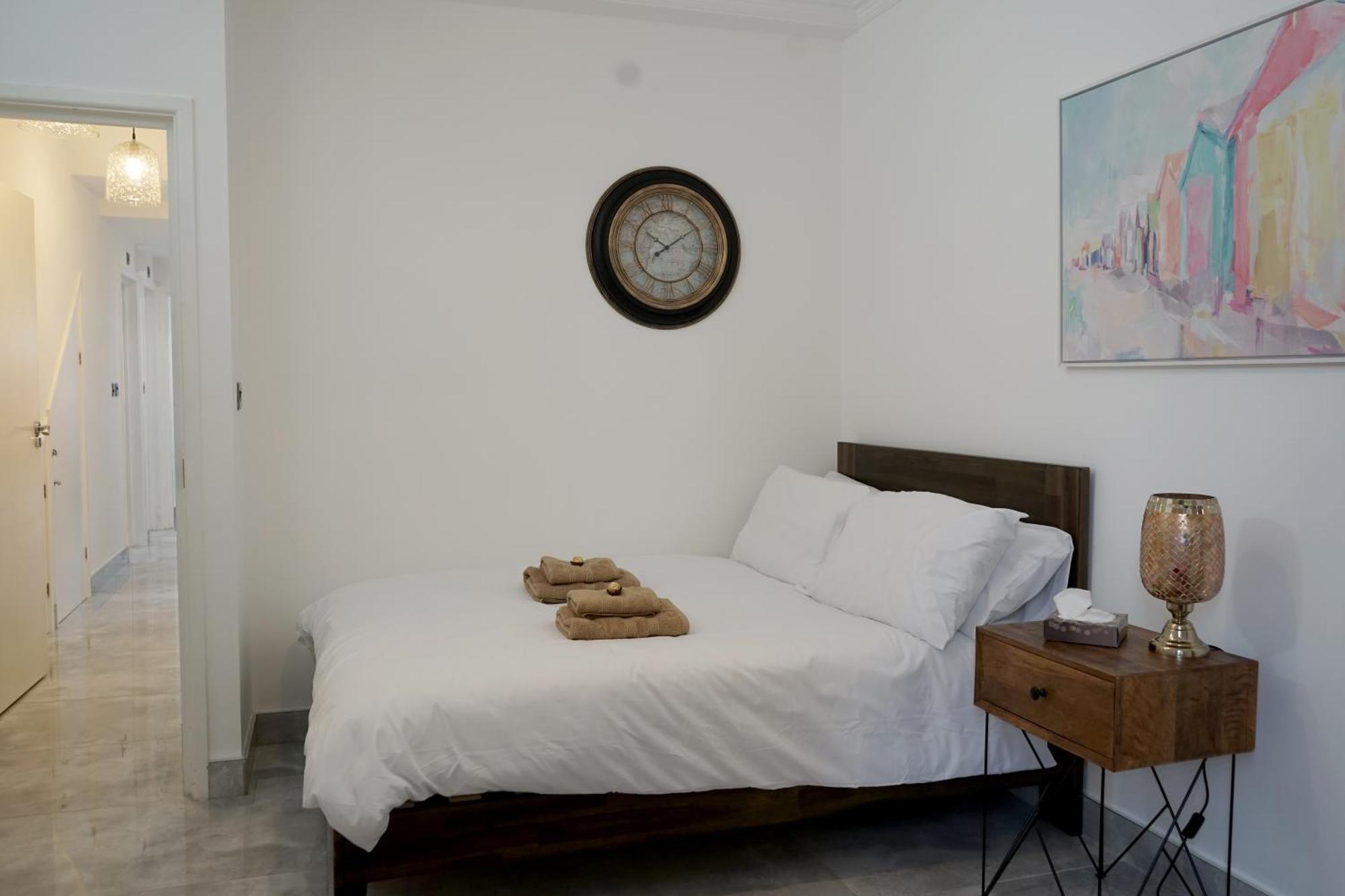 Luxury London House Sleeps 13, 2 Minutes To Metro Villa Exterior photo